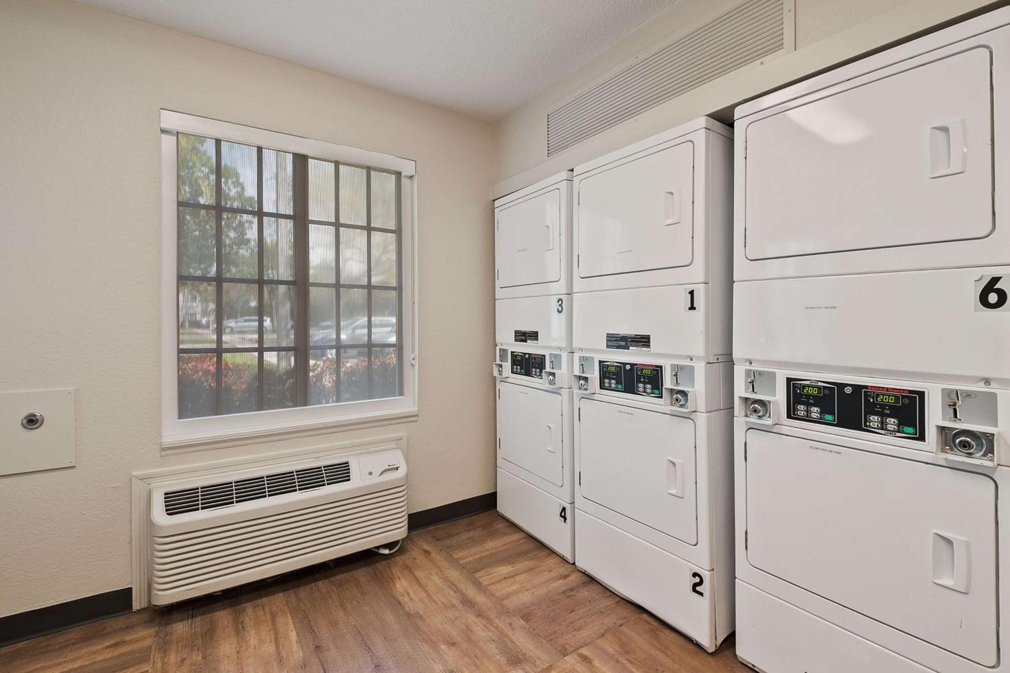 Extended Stay America Suites - Miami - Airport - Blue Lagoon מראה חיצוני תמונה